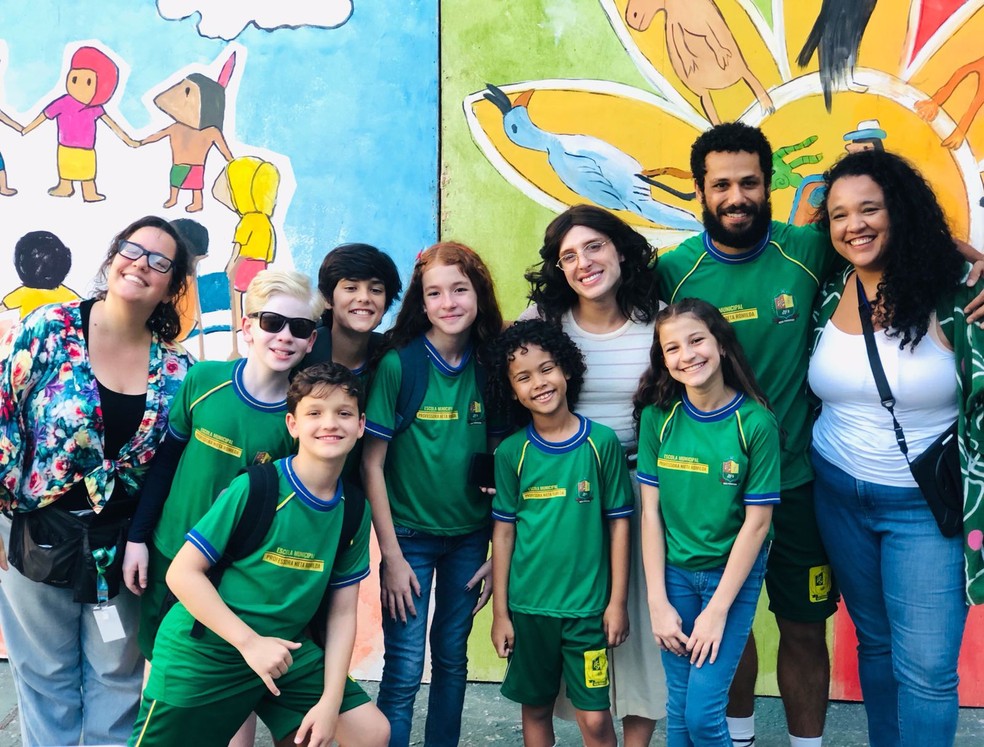 Elenco de "Terra e paixão" grava cena de sonho de Ramiro com Kelvin — Foto: Reprodução/Instagram