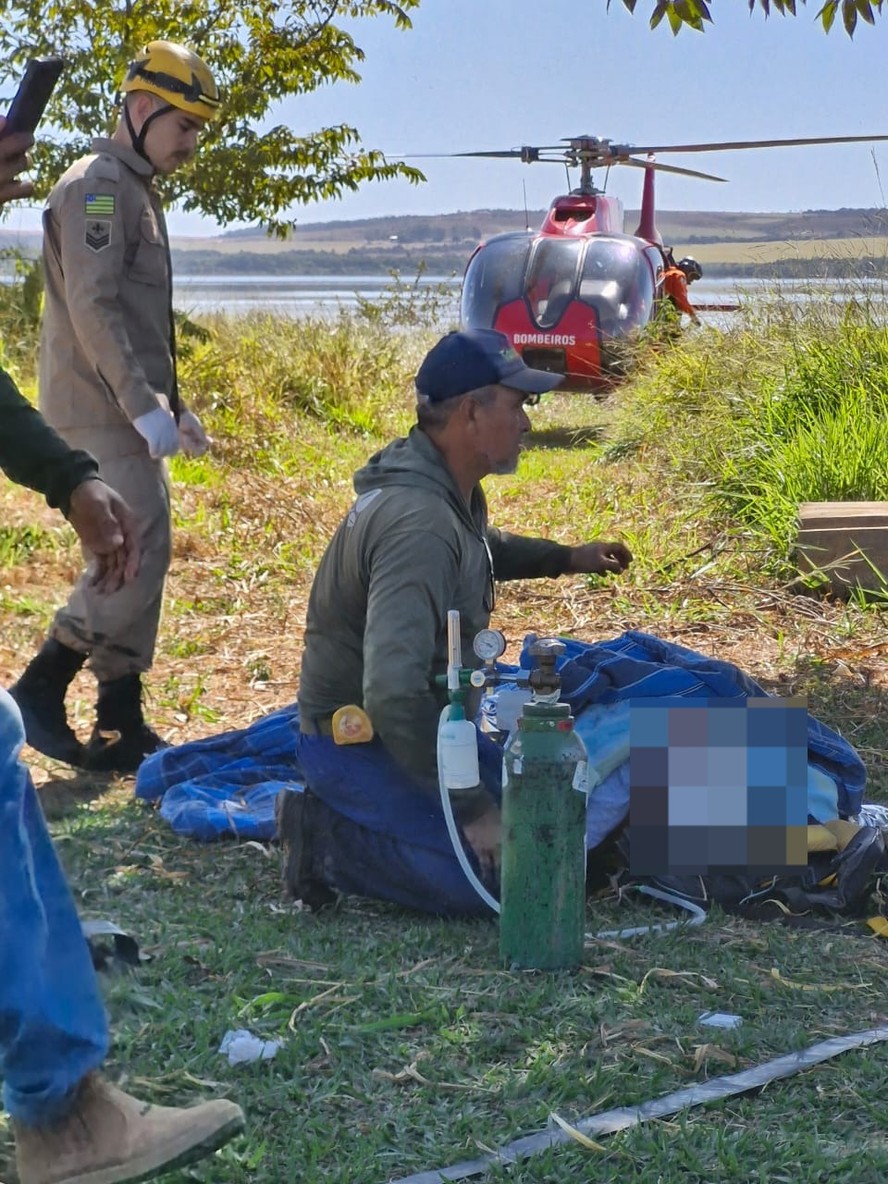 Helicóptero com três pessoas cai em Água Fria de Goiás