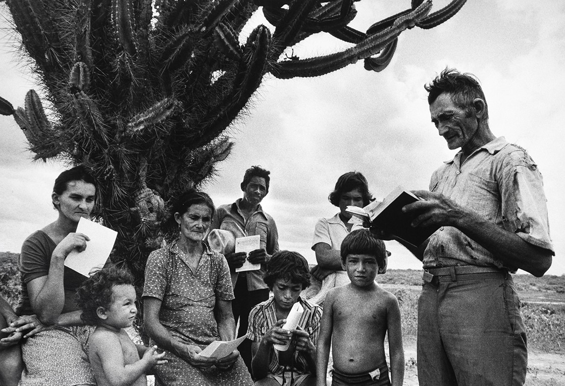 Seu primeiro livro, 'Outras Américas', sobre os pobres na América Latina, foi publicado em 1986. Foto do livro 'Outras Américas', de Sebastião Salgado — Foto: Divulgação