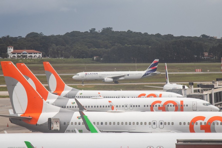 Aviões no pátio do Aeroporto Internacional de Guarulhos, em São Paulo