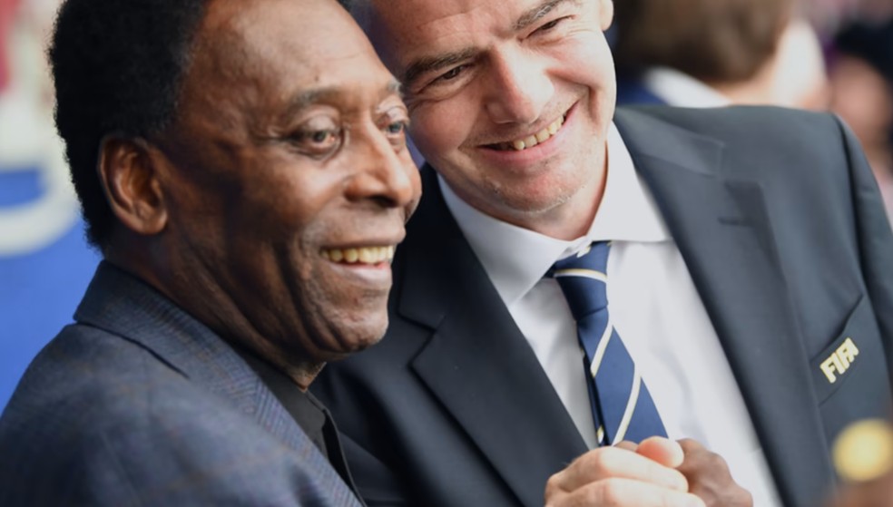 Pelé e o presidente da Fifa, Gianni Infantino — Foto: Divulgação/Fifa
