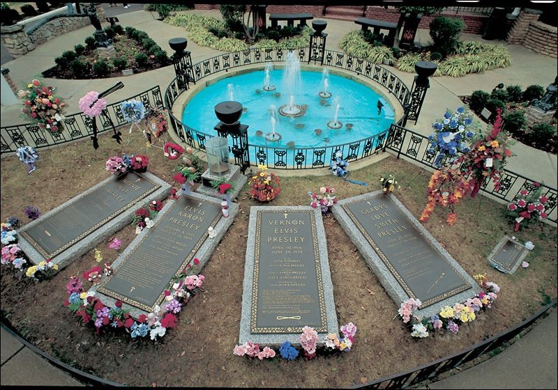 Túmulo de Elvis no complexo de Graceland — Foto: Reprodução