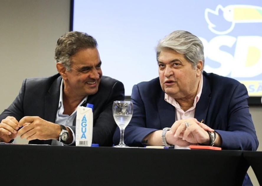 Aécio Neves (esquerda) ao lado do jornalista e apresentador José Luiz Datena