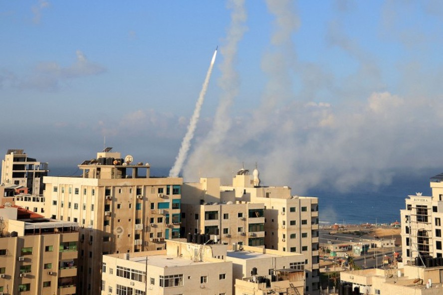 Ataque supresa do Hamas a Israel e contra ofensiva deixam mais de 200 mortos