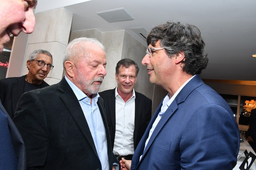 Lula, André Esteves (ao fundo Abilio Diniz e João Camargo)