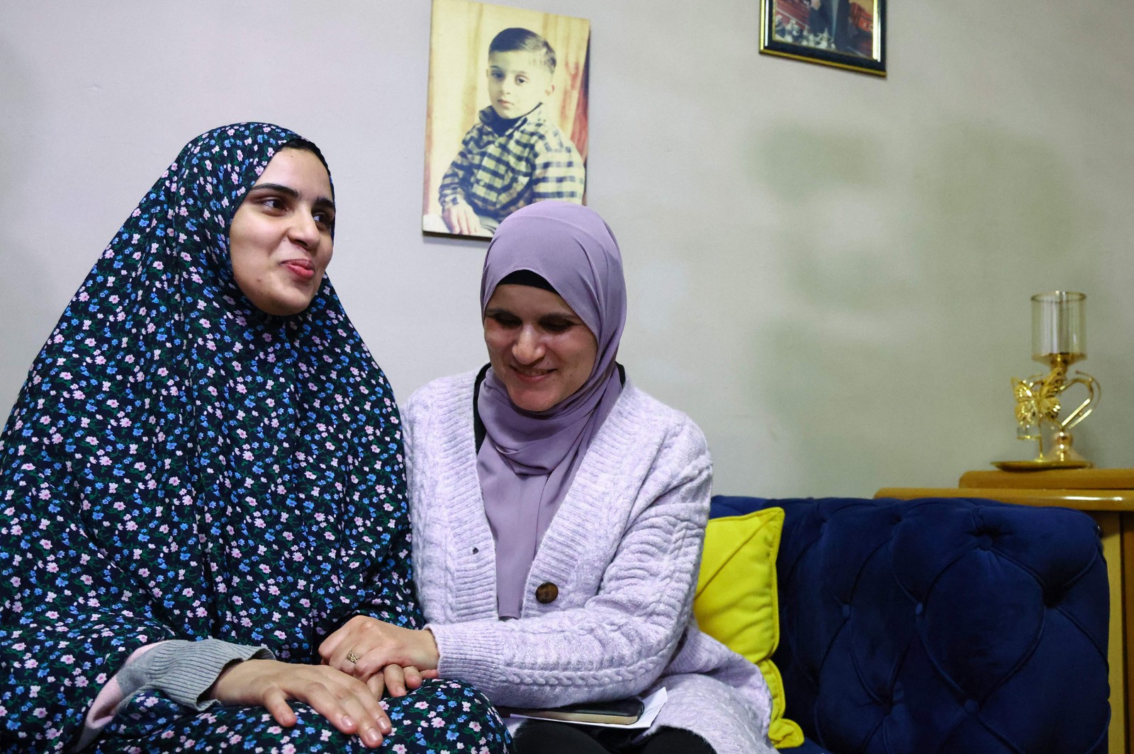 Marah Bakr foi libertada por Israel após oito anos na prisão, em acordo feito com o Hamas — Foto: Kenzo TRIBOUILLARD / AFP