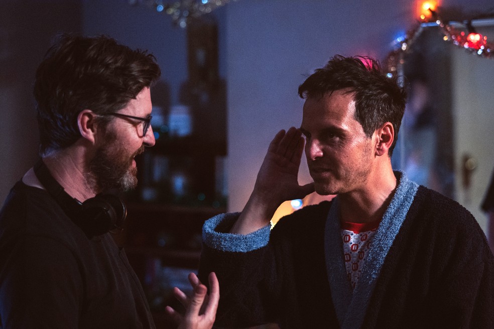 Andrew Haigh e Andrew Scott nos bastidores de "Todos nós desconhecidos" — Foto: Divulgação / Chris Harris
