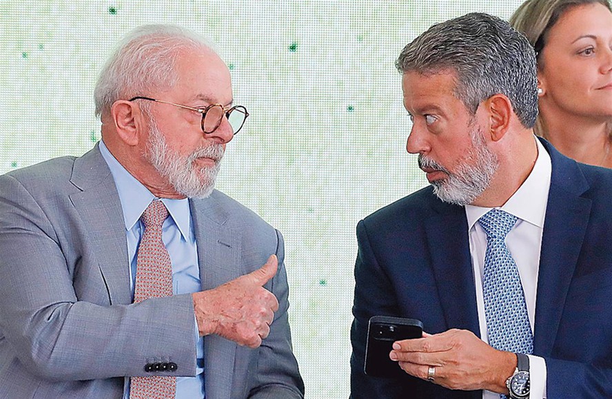 O presidente Luiz Inácio Lula da Silva e o dirigente da Câmara dos Deputados, Arthur Lira (PP-AL)