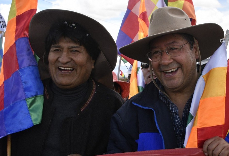 Ex-presidente da Bolívia, Evo Morales (E), e o atual líder do país, Luis Arce (D), foram de aliados a inimigos após divergências no partido