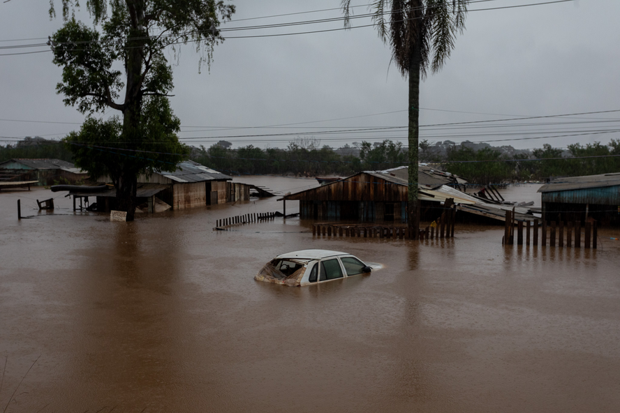 Os níveis dos rios subiram novamente no domingo, enquanto fortes chuvas atingiram o sul do Brasil. Na foto, Eldorado do Sul.
