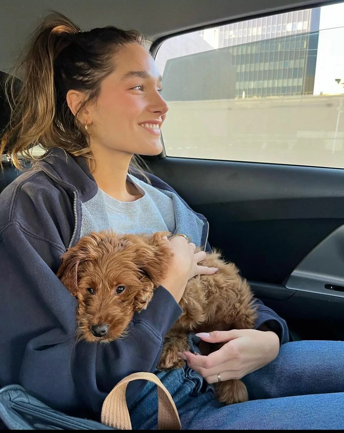 Sasha Meneghel com a sua cachorrinha, Bela — Foto: Reprodução Instagram