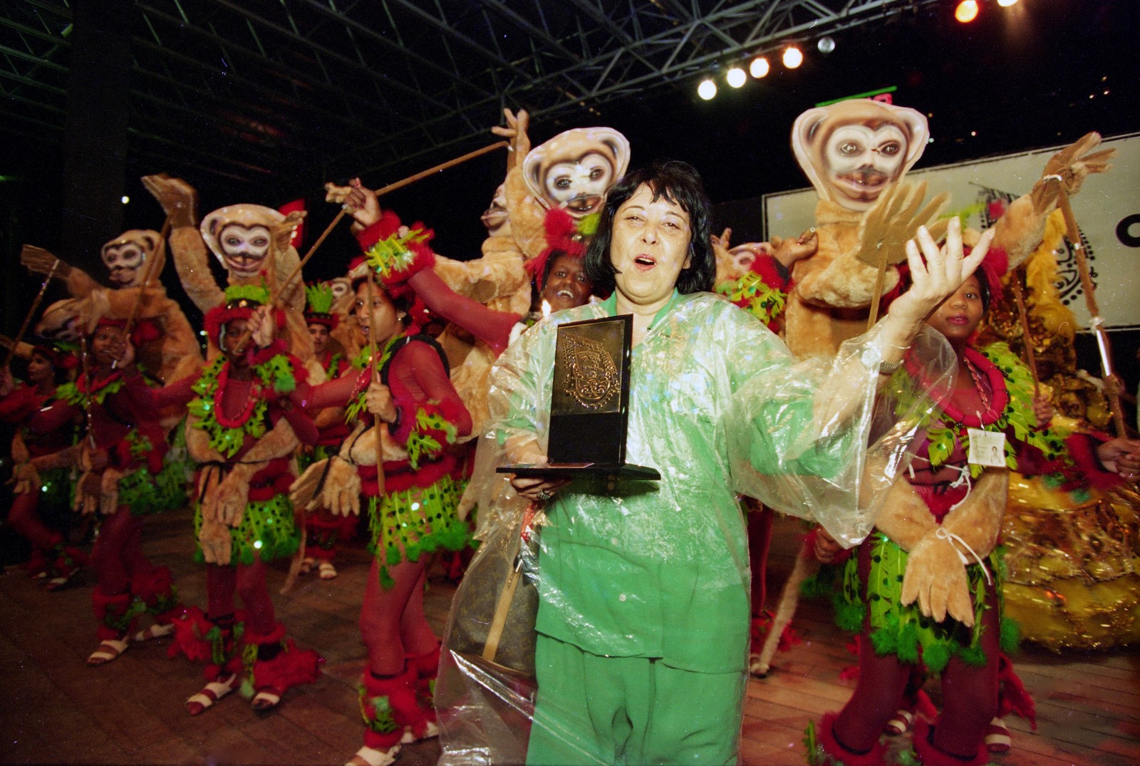 Carnavalesca Rosa Magalhães, na época na Imperatriz, na festa do Estandarte de Ouro — Foto: Agência O Globo