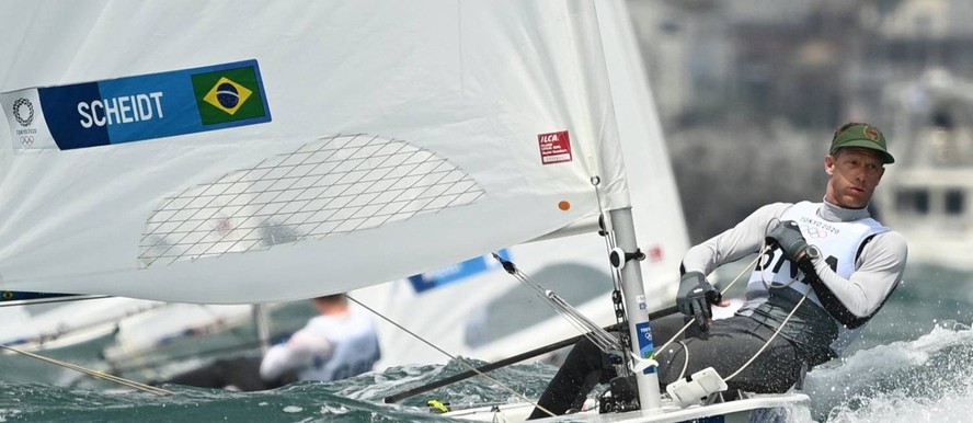 Robert Scheidt compete na medal race neste domingo