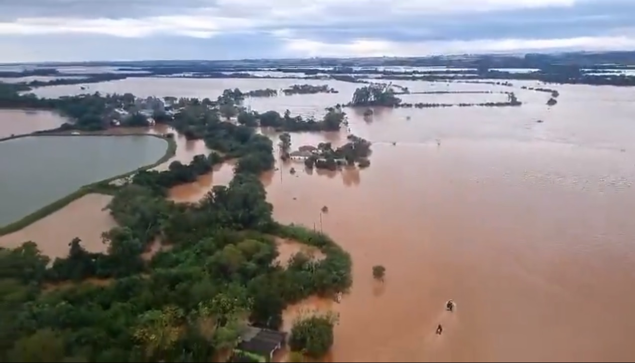 Enchente inundou a região de Santa Maria, no Rio Grande do Sul — Foto: Força Aérea Brasileira/Reprodução