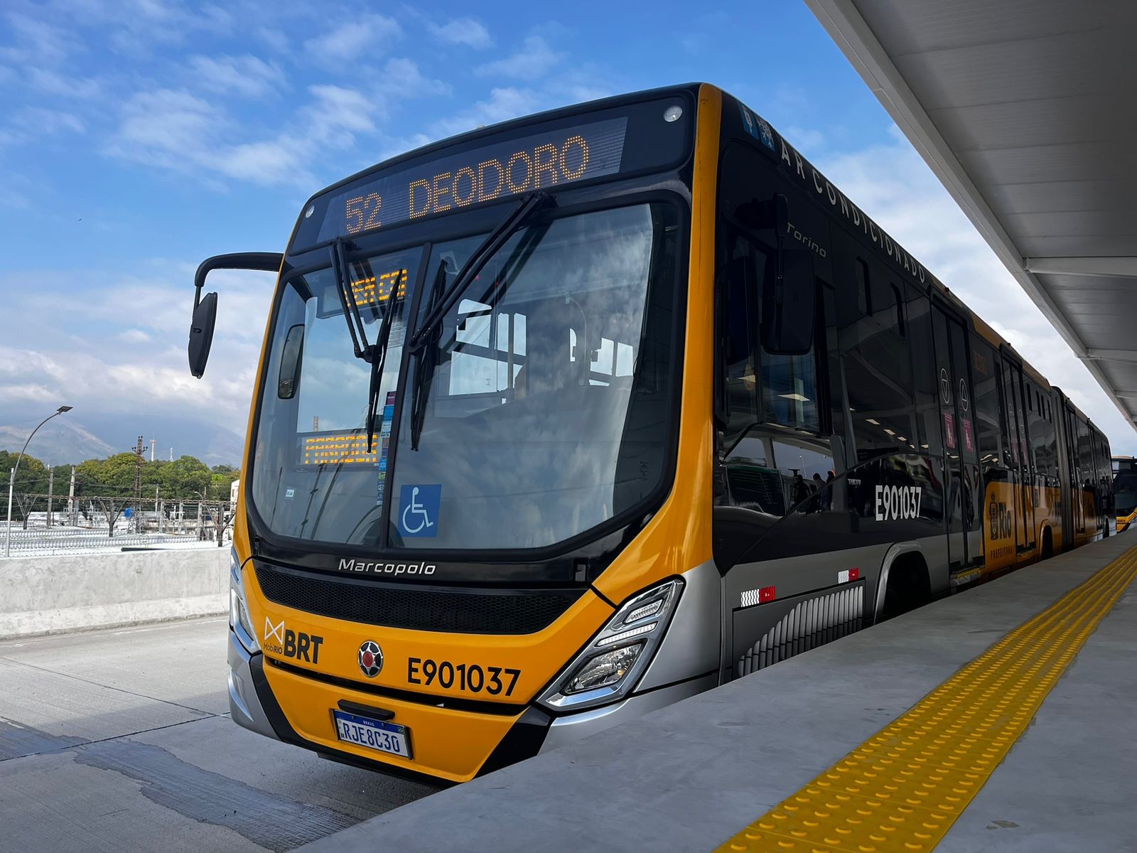BRT: Linhas 51 e 52 da Transolímpica passam a ir até Deodoro; antes da inauguração do novo terminal, o ponto final era na Vila Militar — Foto: João Vitor Costa / Agência O Globo