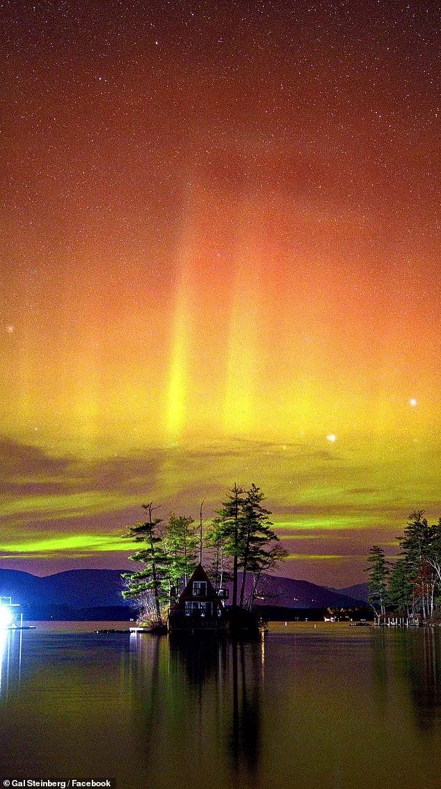 Aurora boreal alaranjada capturada em New Hampshire pela fotógrafa Gal Steinberg — Foto: Reprodução/Gal Steinberg