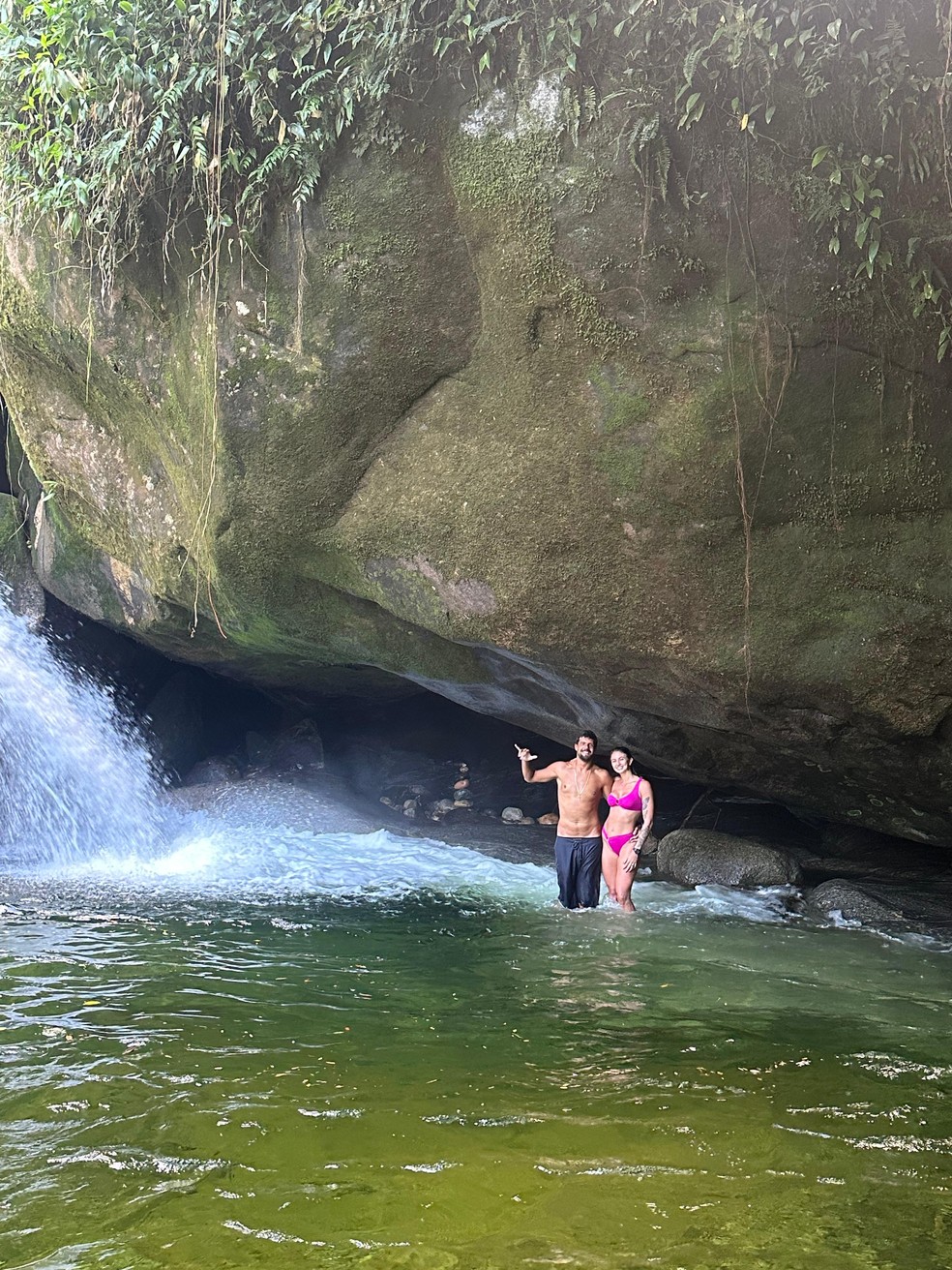 A empresária niteroiense Bruna Amendola deu uma escapada com o namorado Jayro Jordão para se refrescar no Parque da Serra dos Órgãos, em Teresópolis — Foto: Arquivo pessoal