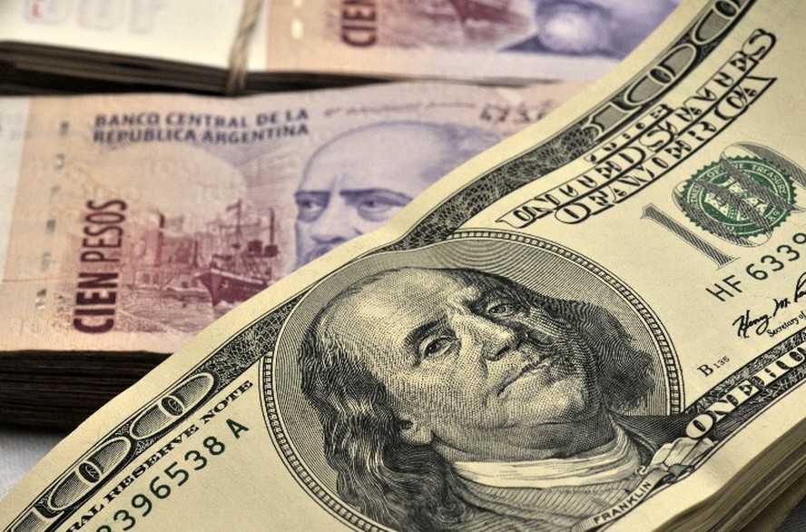 Dólar deve ficar acima de R$ 5 nos próximos meses