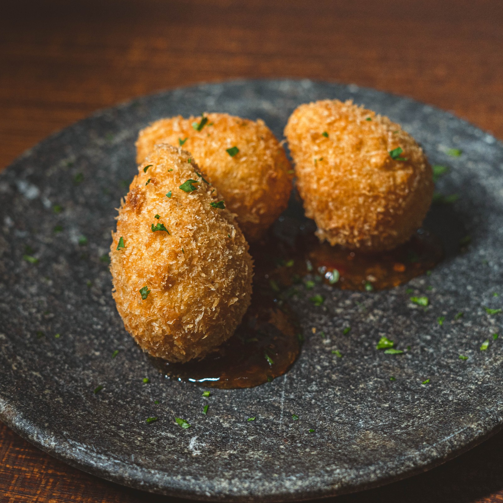 Coxinha Signature de frango com catupiry (R$ 34, com três unidades), do Quartinho Bar (2179-6447) — Foto: Divulgação/Vini Bordalo