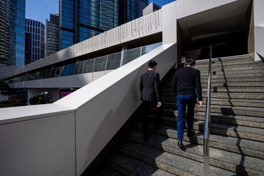 em Hong Kong e Tóquio, trabalhadores topam voltar aos escritórios cinco vezes na semana se receberem aumento de salário