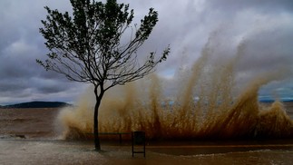 Inundações em Porto Alegre. Um novo ciclone extratropical atinge o Estado do Rio Grande do Sul. — Foto: SILVIO AVILA / AFP