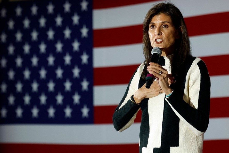 A candidata republicana à presidência dos EUA e ex-embaixadora da ONU Nikki Haley fala durante um comício de campanha em Troy, Michigan