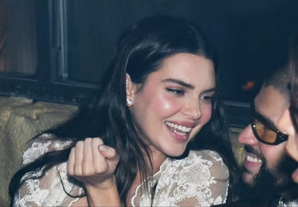Kendall Jenner e Bad Bunny em clima de intimidade durante after party do Met Gala 2024 — Foto: Getty Images