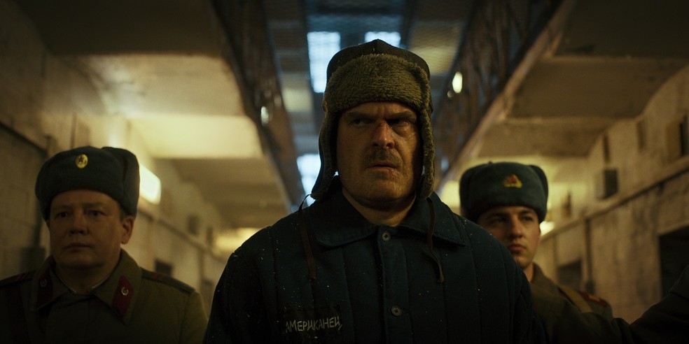 David Harbour como Jim Hopper em 'Stranger things 4' — Foto: Netflix