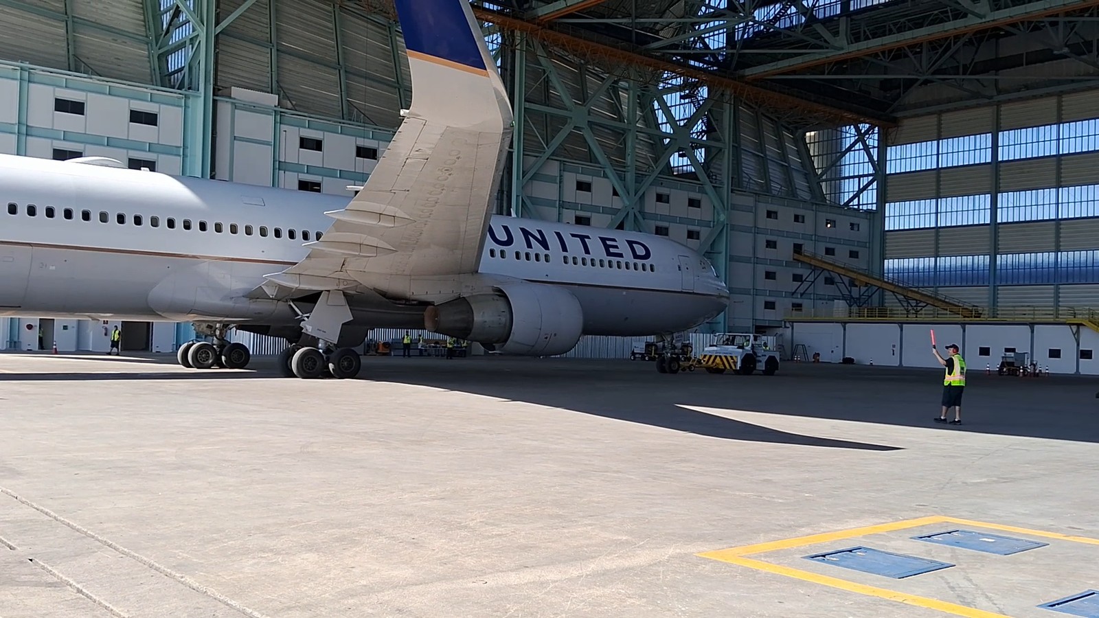 Retomada começou com a instalação de uma oficina da companhia americana United Airlines no hangar que foi da antiga Varig, no Aeroporto Internacional do Galeão. Inaugurada em julho de 2023, unidade recebeu investimentos de R$ 100 milhões — Foto: Vinicius Neder/Agência O Globo