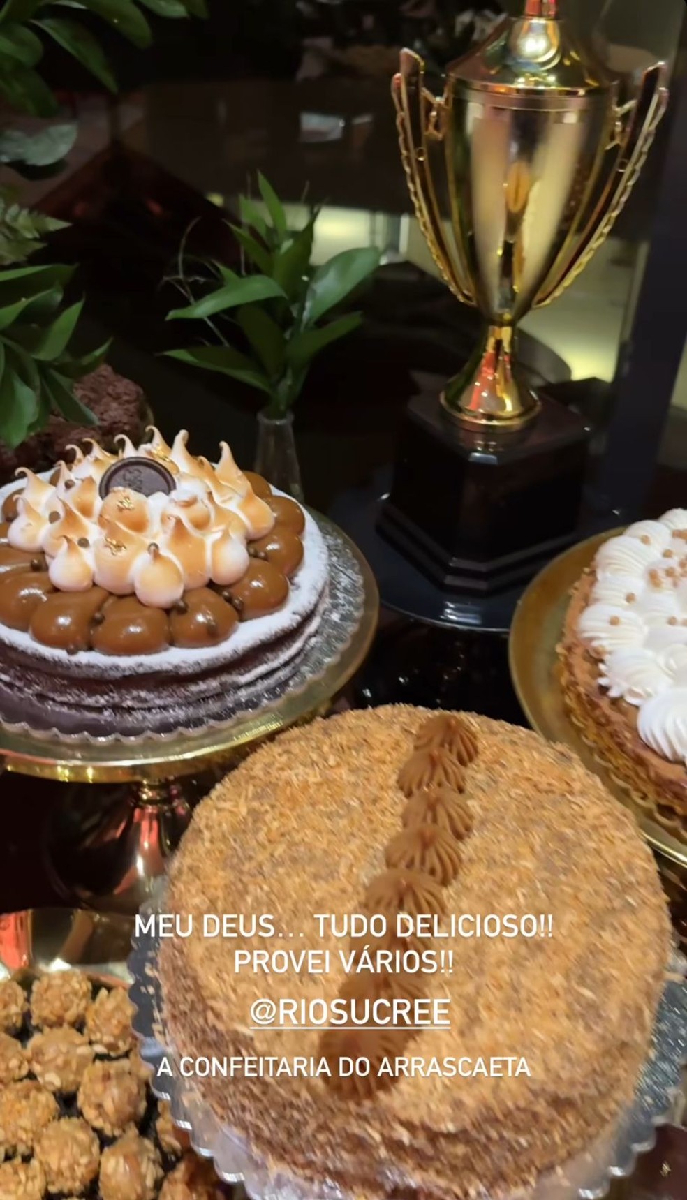 Doces do Arrascaeta na festa do título do Flamengo — Foto: Reprodução