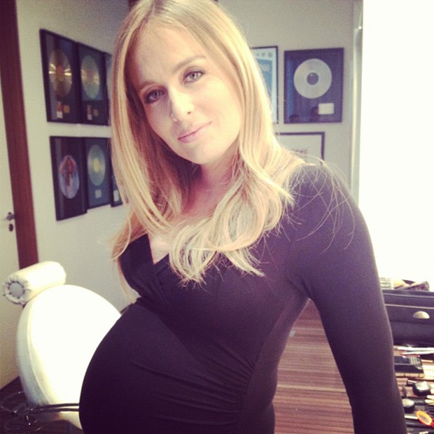 Em 2012, Angélica engravidou da caçula, Eva, que nasceu em setembro do mesmo ano - Reprodução