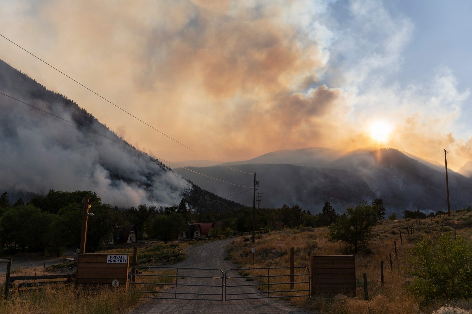 Incêndios florestais afetaram milhares de pessoas no Canadá. — Foto: Paige Taylor White/AFP