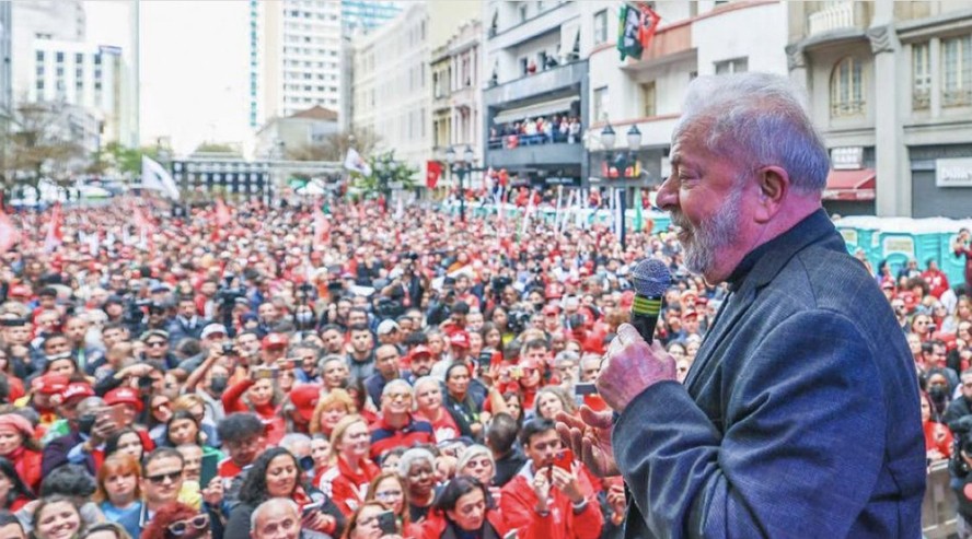 O ex-presidente Lula em ato de campanha em Curitiba