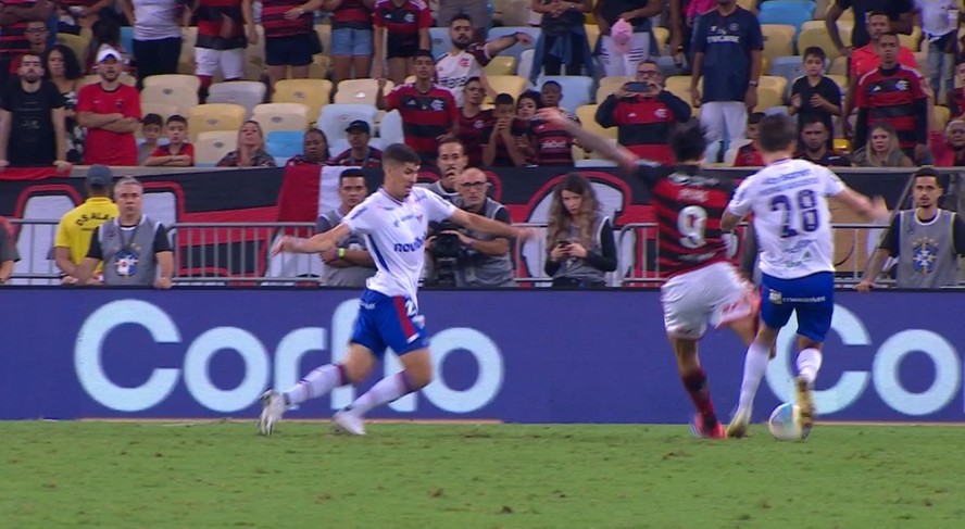 CBF divulga áudio do VAR em pênalti marcado para o Flamengo