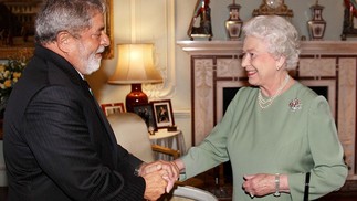 Rainha Elizabeth recebeu o então presidente Lula no Palácio de Buckingham, em Londres, em 5 de novembro de 2009 — Foto: Ricardo Stuckert/Presidência da República