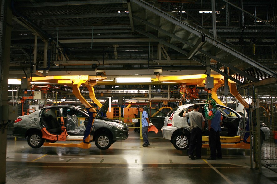 Fábrica da Peugeot, da Stellantis, em Porto Real, no Rio de Janeiro: montadora dará férias coletivas este mês