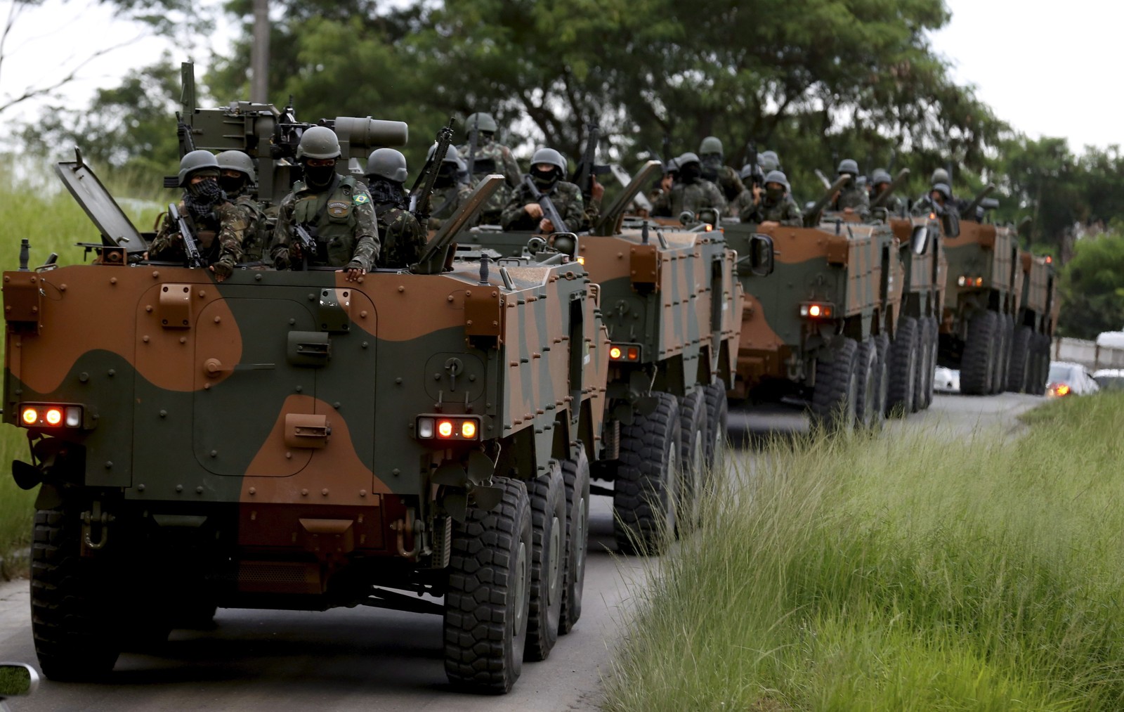 Ação de ordenamento da prefeitura na Vila Kennedy, na Zona Oeste do Rio. Saída da tropa do Exército da comunidade — Foto: Marcelo Theobald /Agência O Globo