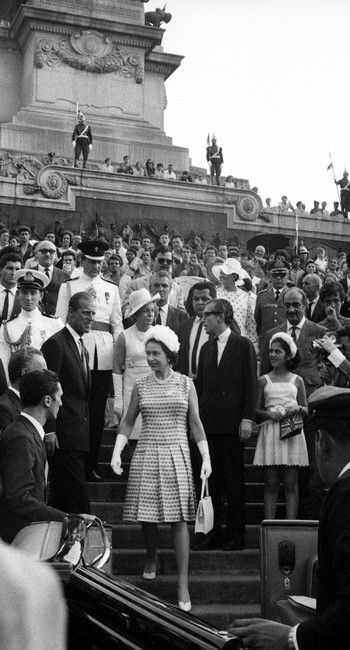 Rainha Elizabeth II em visita ao Museu do Ipiranga, em São Paulo, em 1968 — Foto: Arquivo/Agência O GLOBO