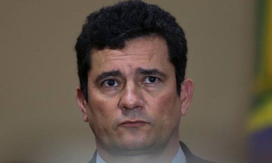 O Ministro Sergio Moro declarou que mensagens trocadas com procurador Deltan Dallagnol não são orientações sobre ações da Operação Lava-Jato. Site de notícias divulgou conversas trocadas entre o ministro e o procurador através de aplicativo de mensagens. AFP