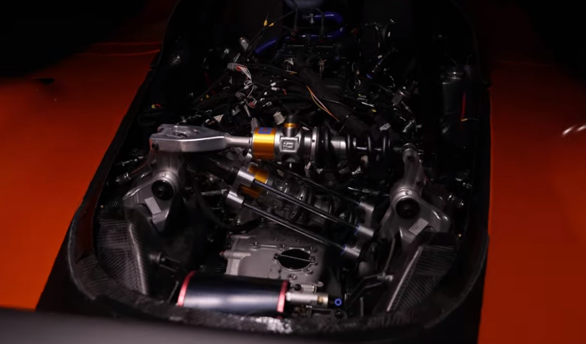 Motor V6 de 650 cavalos do Furia — Foto: Reprodução / Youtube