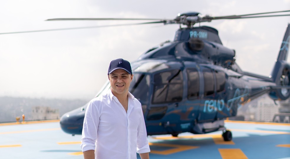 Ex-piloto de F1 Felipe Massa, em campanha para a operadora de helicópteros Revo — Foto: Divulgação