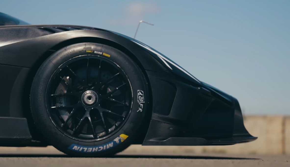 O Bugatti Bolider terá pneu slike adaptado para diferentes condições — Foto: Reprodução / Youtube