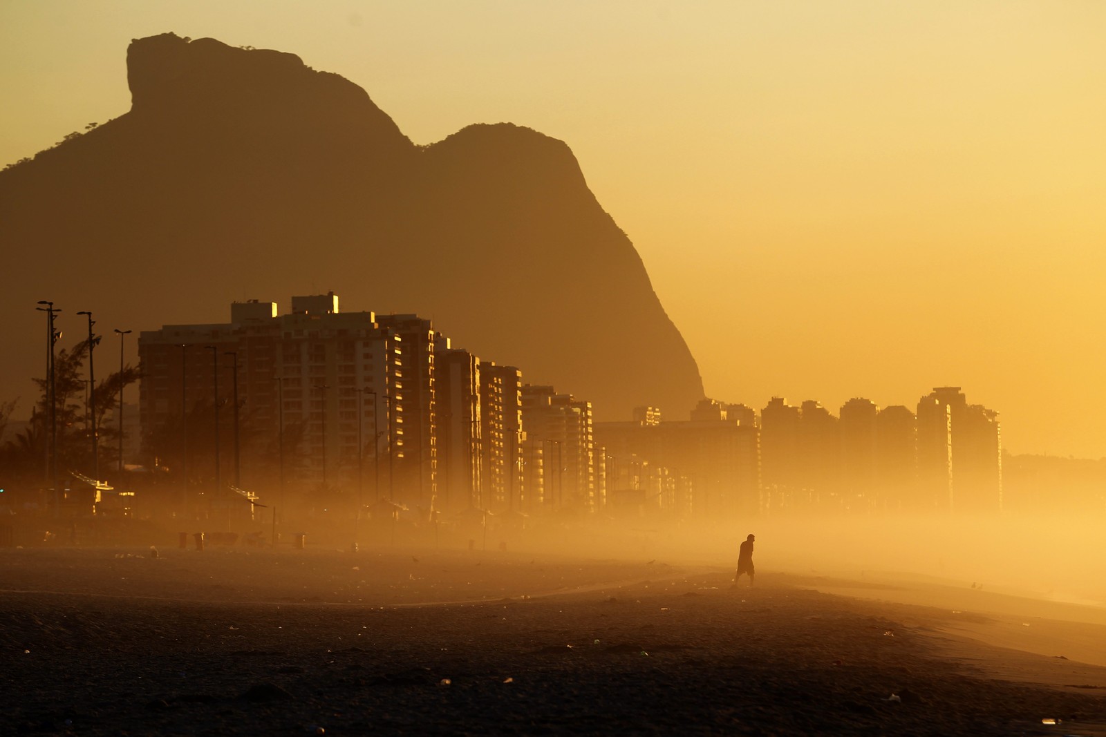 A Praia da Barra da Tijuca — Foto: Custodio Coimbra