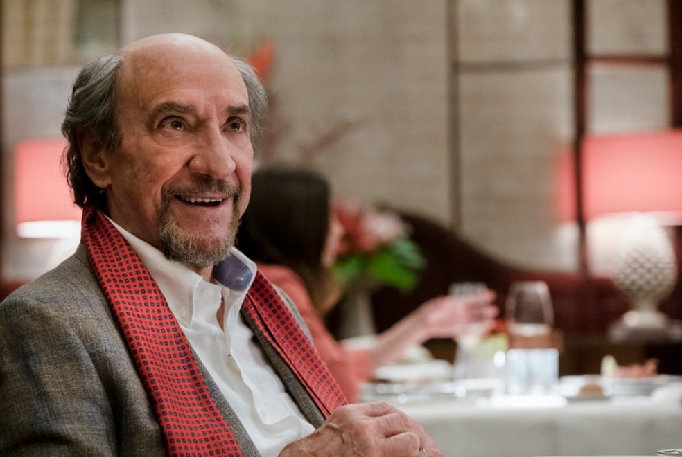 F. Murray Abraham em cena da segunda temporada de 'The White Lotus' — Foto: Divulgação