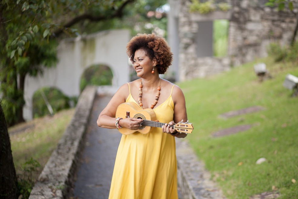  Nilze Carvalho homenageia Dona Ivone Lara e outras mulheres — Foto: Divulgação/Valéria Martins