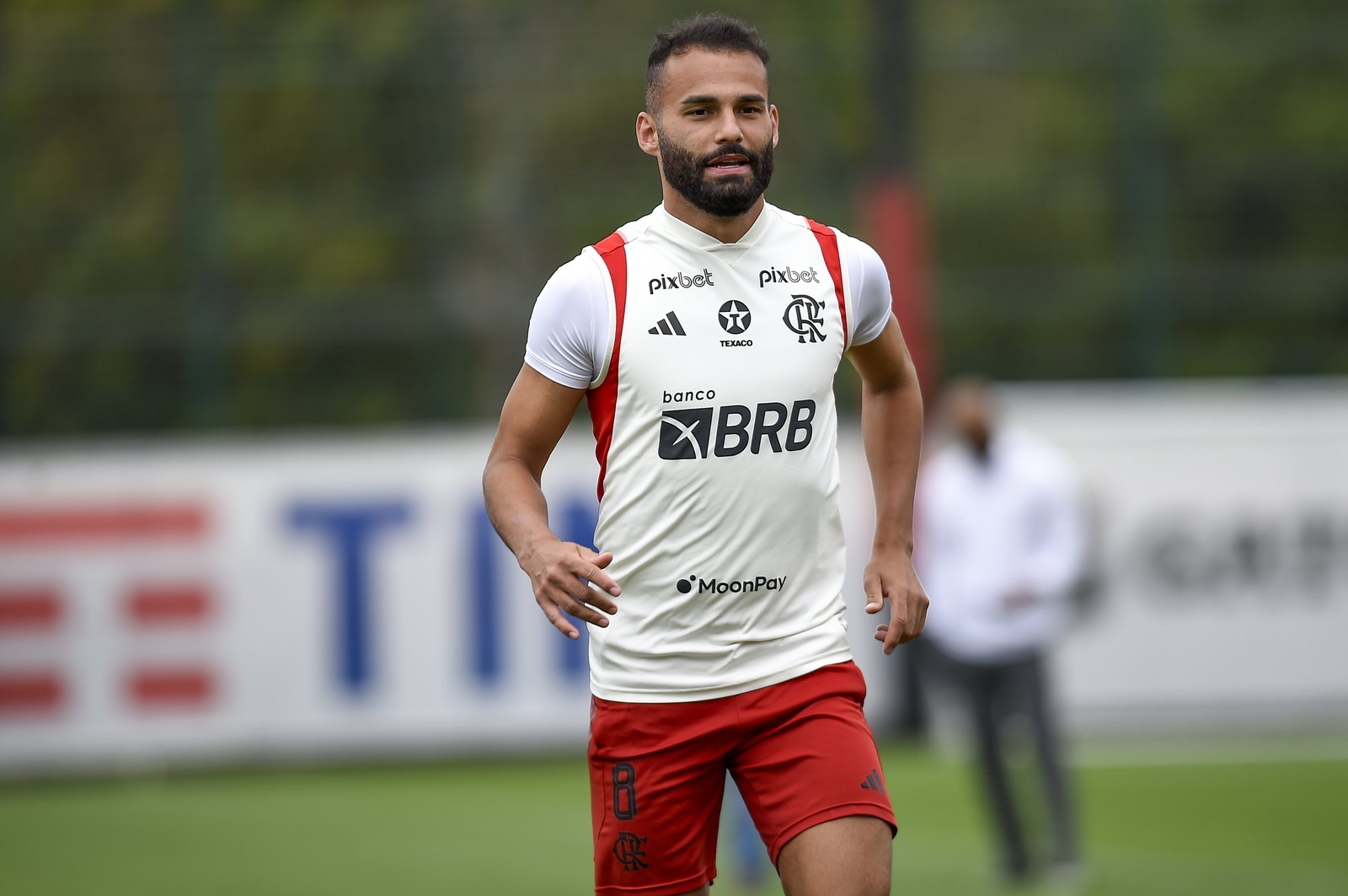 Thiago Maia em treino no CT Ninho do Urubu — Foto: Marcelo Cortes/Flamengo