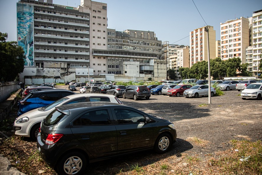 Obras do Programa de Aceleração do Crescimento (PAC) - Novo campus do Instituto Nacional do Câncer (INCA), obras paradas em terreno na Cruz Vermelha, no Centro. Foto: