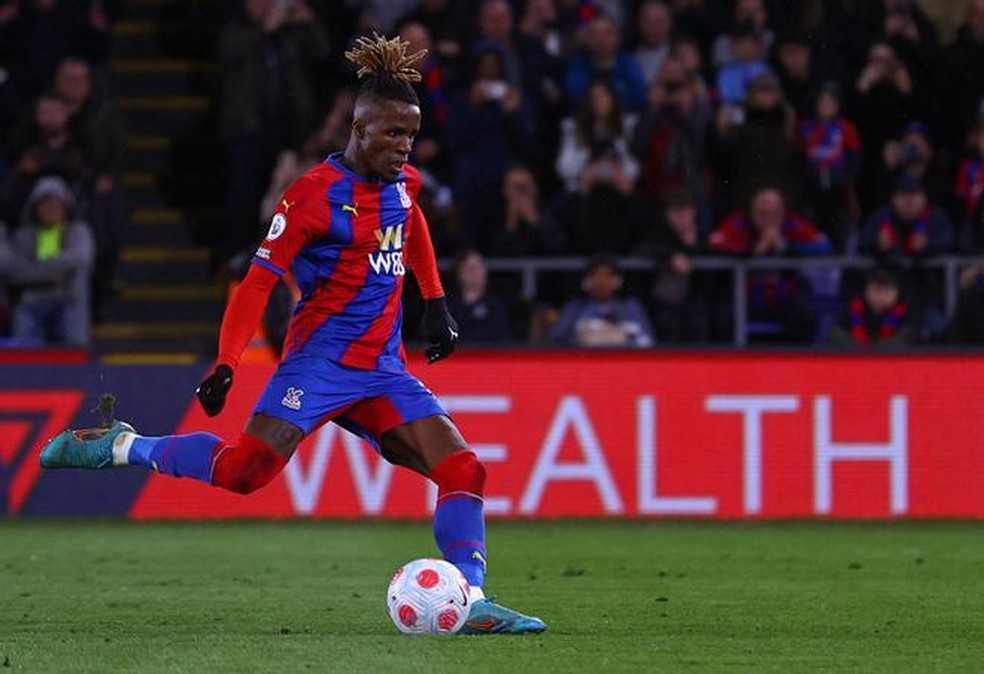 Antes especulado em vários clubes, Wilfried Zaha pode ficar sem contrato em seis meses — Foto: Reprodução