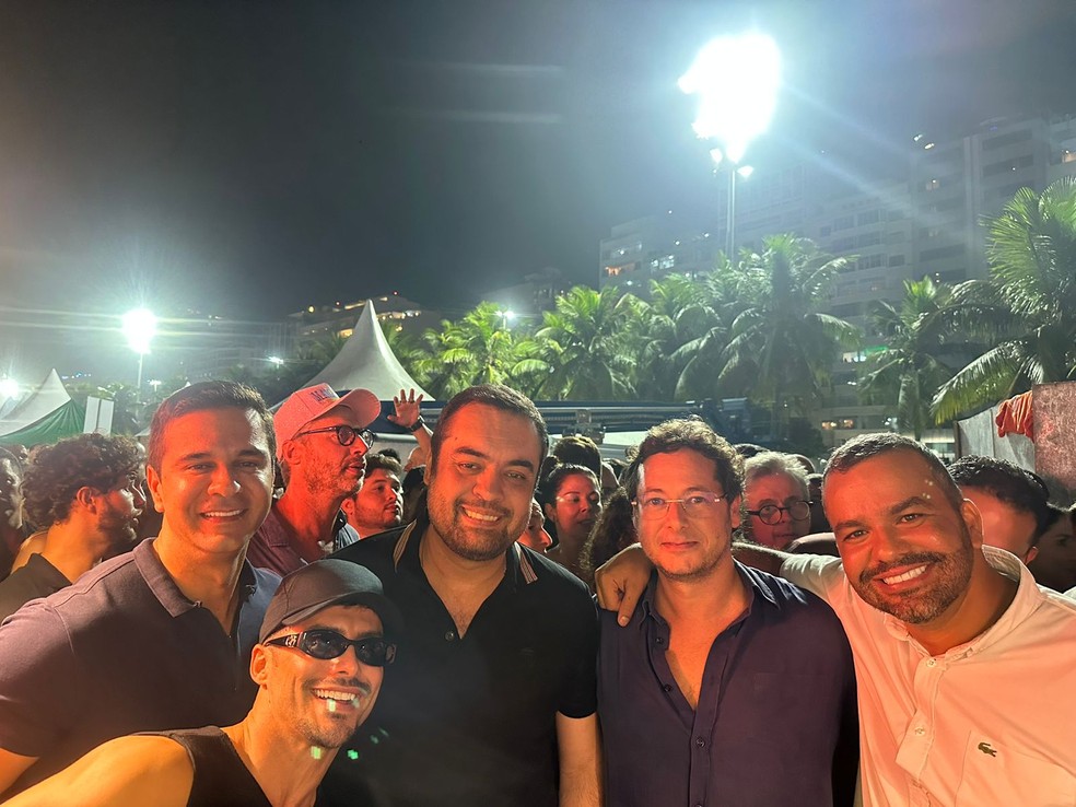 Bolsonaristas confraternizam com governador Cláudio Castro em show da Madonna — Foto: Reprodução