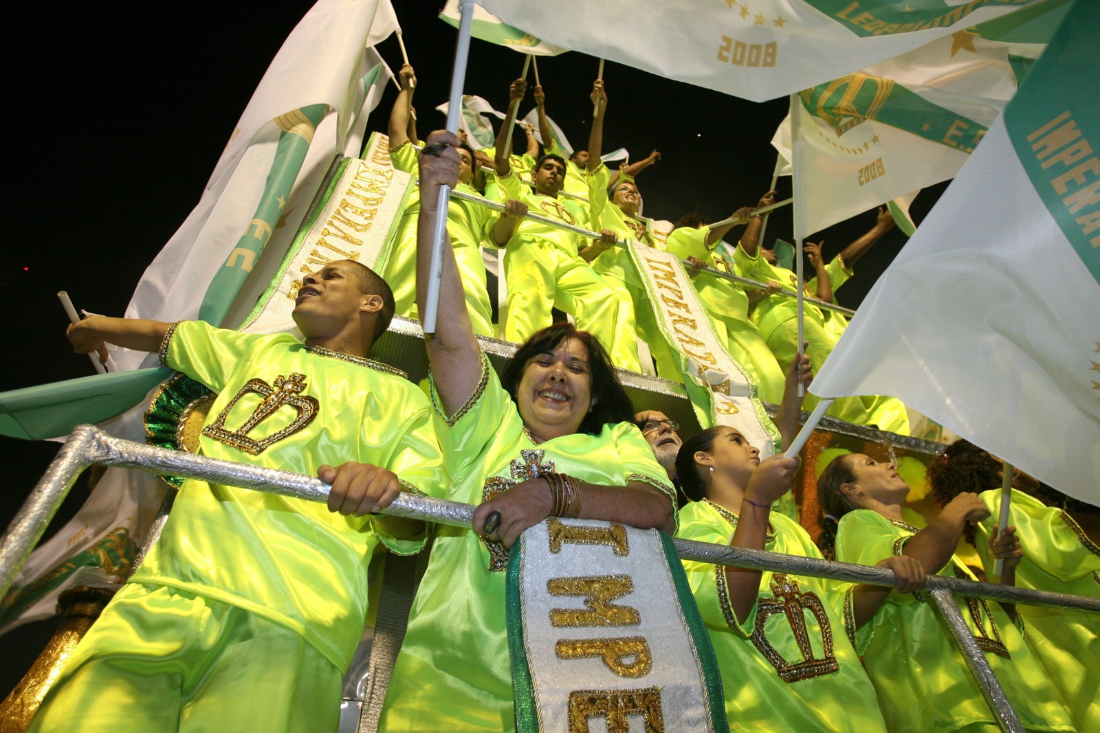 Rosa Magalhães desfilando em um carro alegórico da Imperatriz Leopoldinense no carnaval de 2008 — Foto: Marco Antonio Teixeira / Agência O Globo